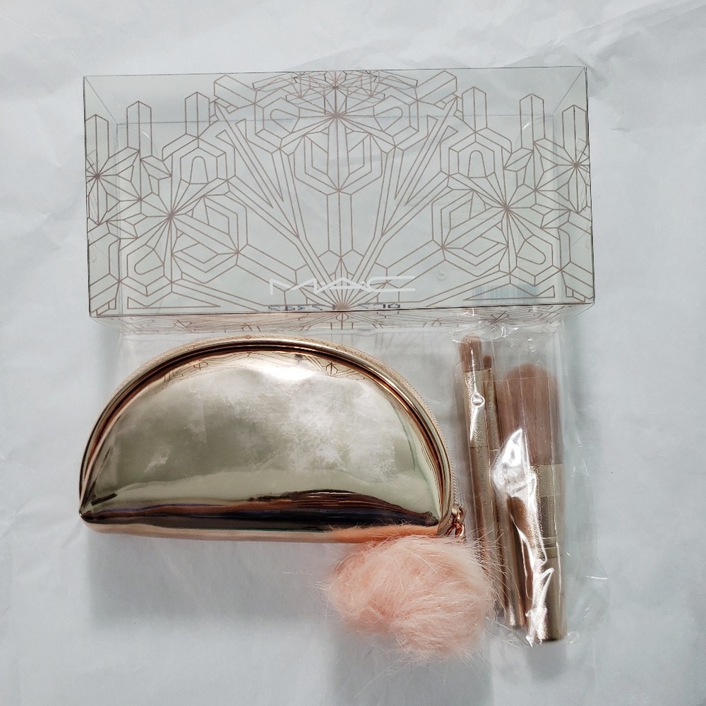 NIB MAC Holiday Snow Ball 4-Pc. Mini Brush Kit - Picture 2 of 2